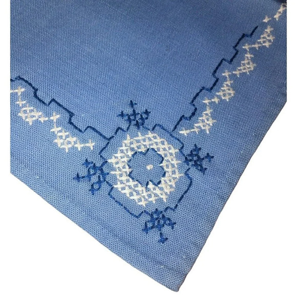 Vintage Napkins 10.5" x 11" Embroidered Cross-Stitch Set of 4 White & Blue Linen - Picture 3 of 4